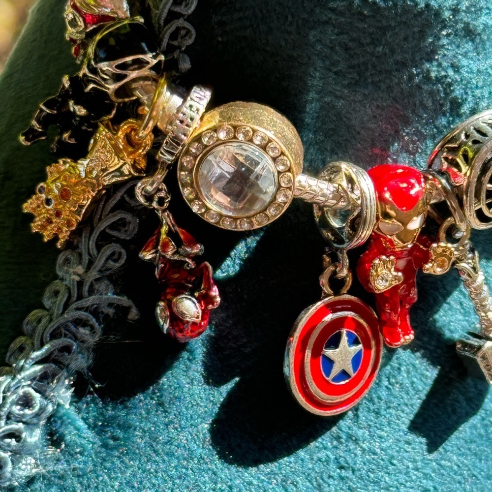 Avengers Charm Bracelet - Picture 3 of 8